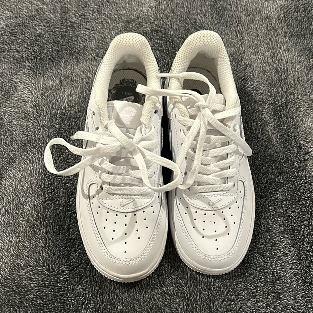 Nike. Air Force. 12C. White.